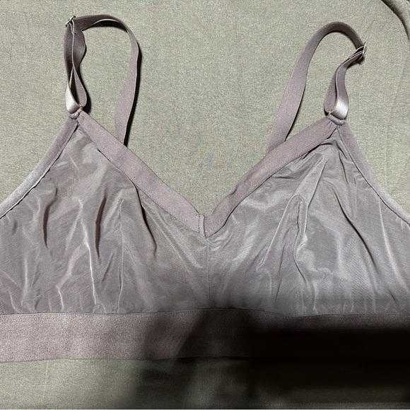 Harper Wilde bras - Picture 2 of 9